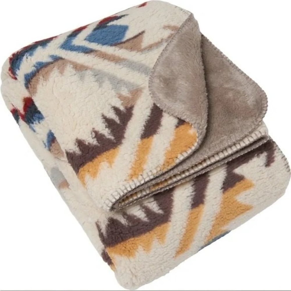 NWT Pendleton White Sands Sherpa Fleece 50x70 Aztec Throw Blanket Southwest - Picture 4 of 9